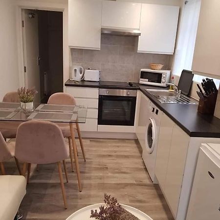 2 Bedroom Serviced Apartment Londyn Zewnętrze zdjęcie