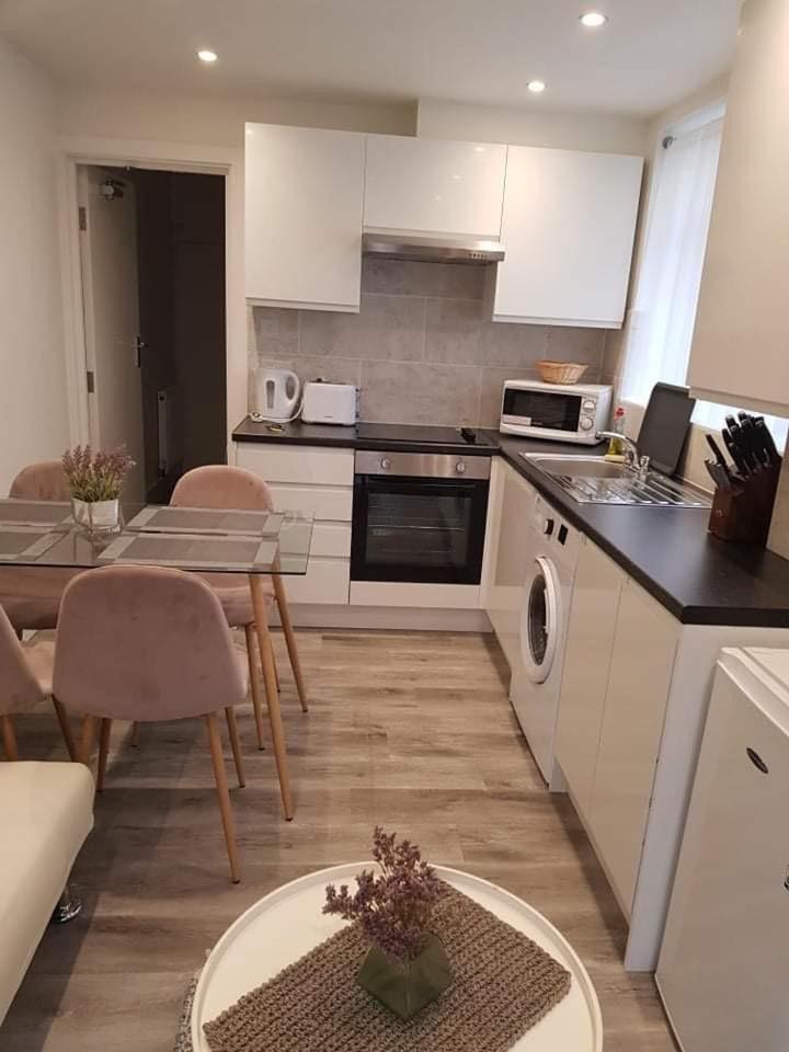 2 Bedroom Serviced Apartment Londyn Zewnętrze zdjęcie